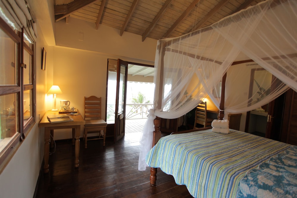 Romantic, Queen Bed, Beach Front, Balcony