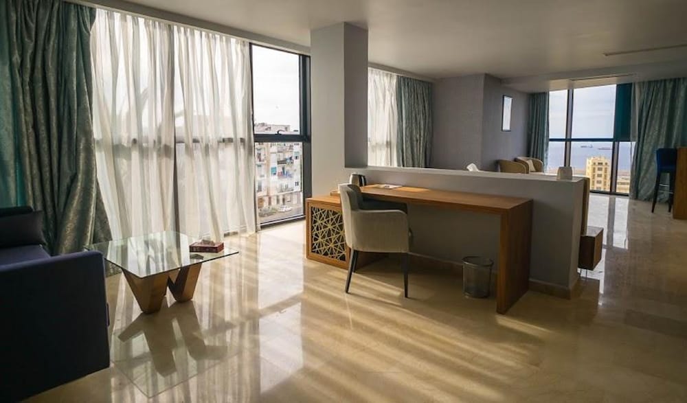 Hotel Adef 11/28