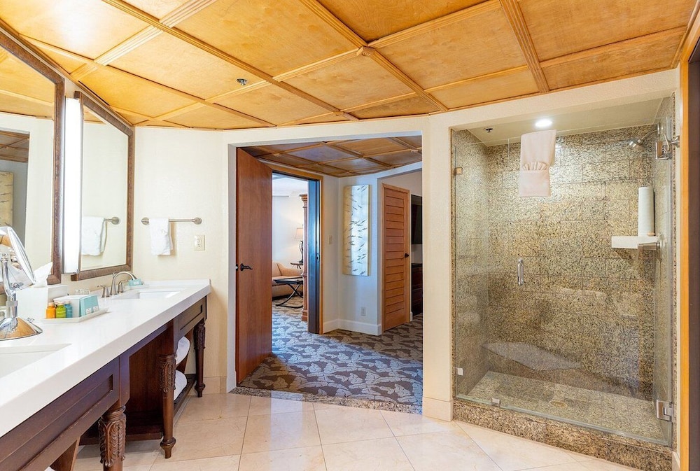 Grand, Pacific, Suite, King Bed، Pacific Terrace Hotel 6/10