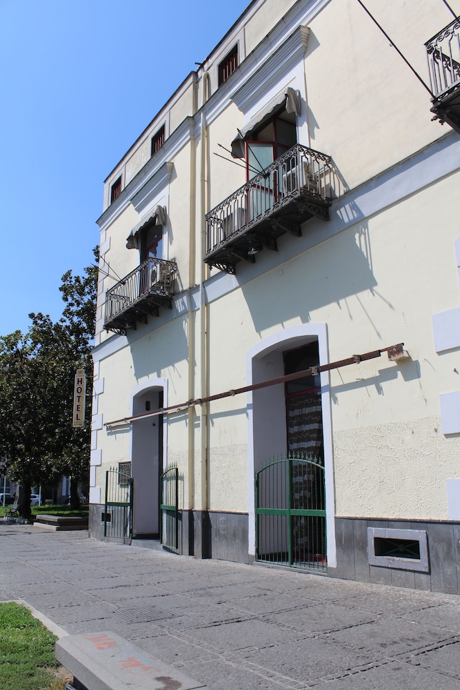 Hotel Santuario Pompei 40/50