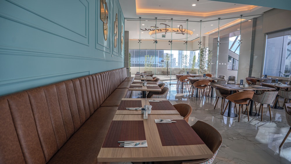Paseo La Galeria Hotel & Suites 34/49