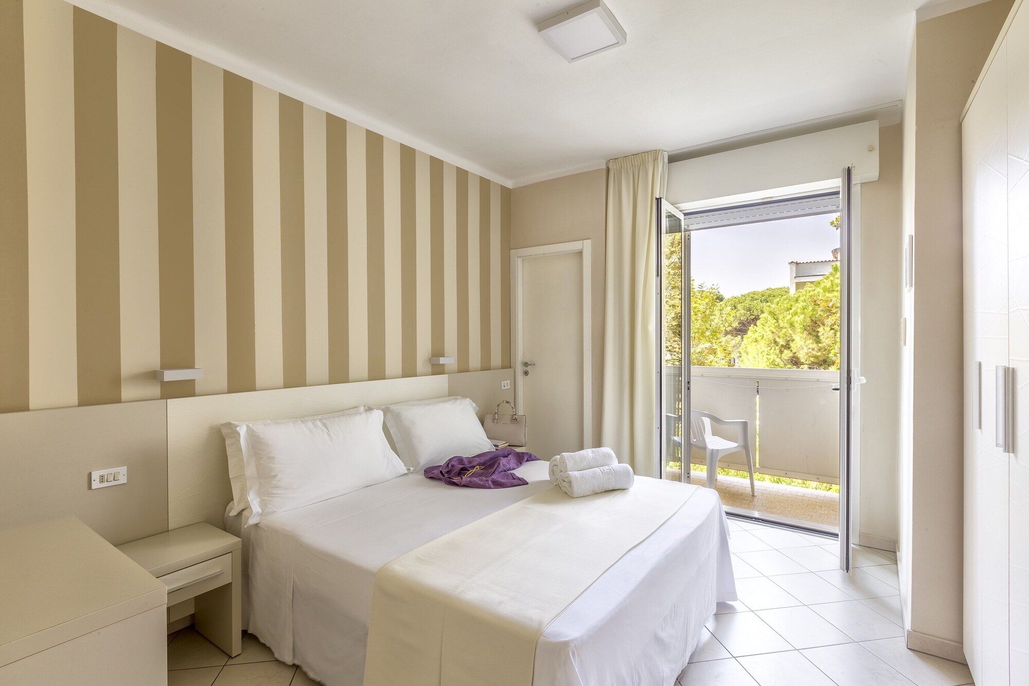 COMFORT, DOUBLE OR TWIN BED