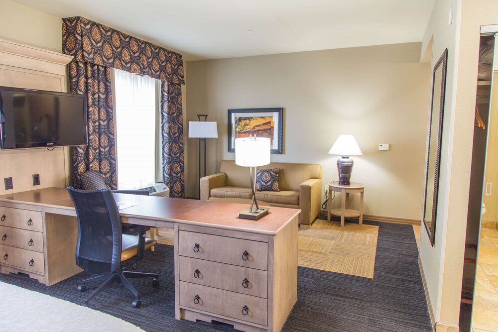 Hampton Inn Suites Dodge City 31/38