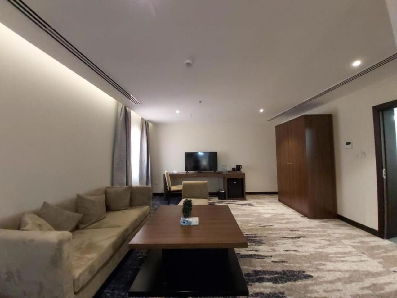 Basrah International Airport Hotel 54/76