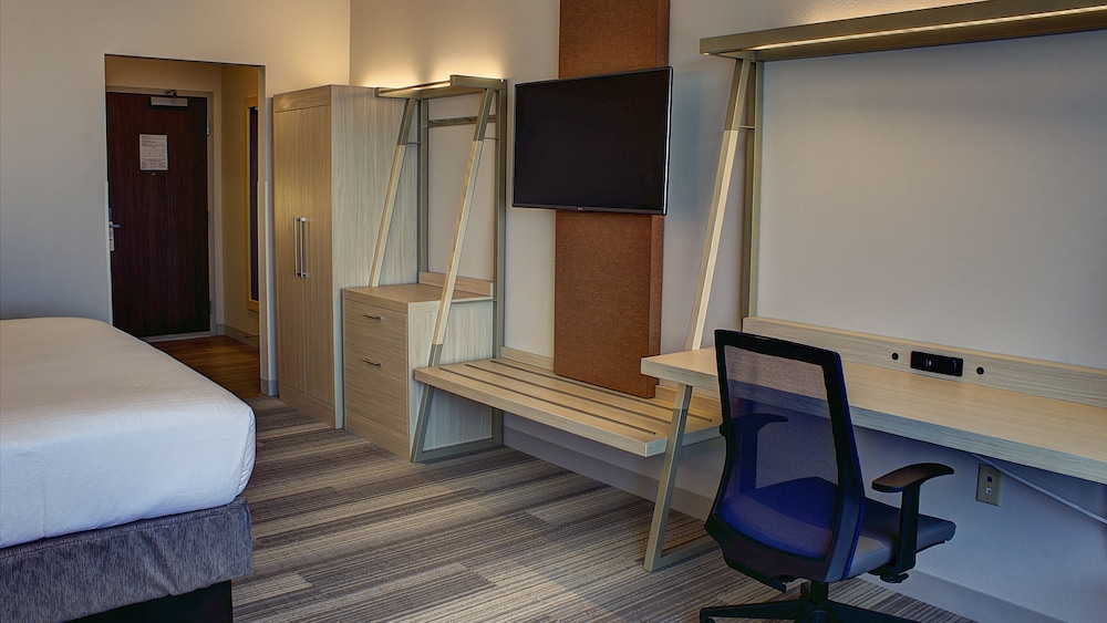 Holiday Inn Express And Suites Spencer 20/53
