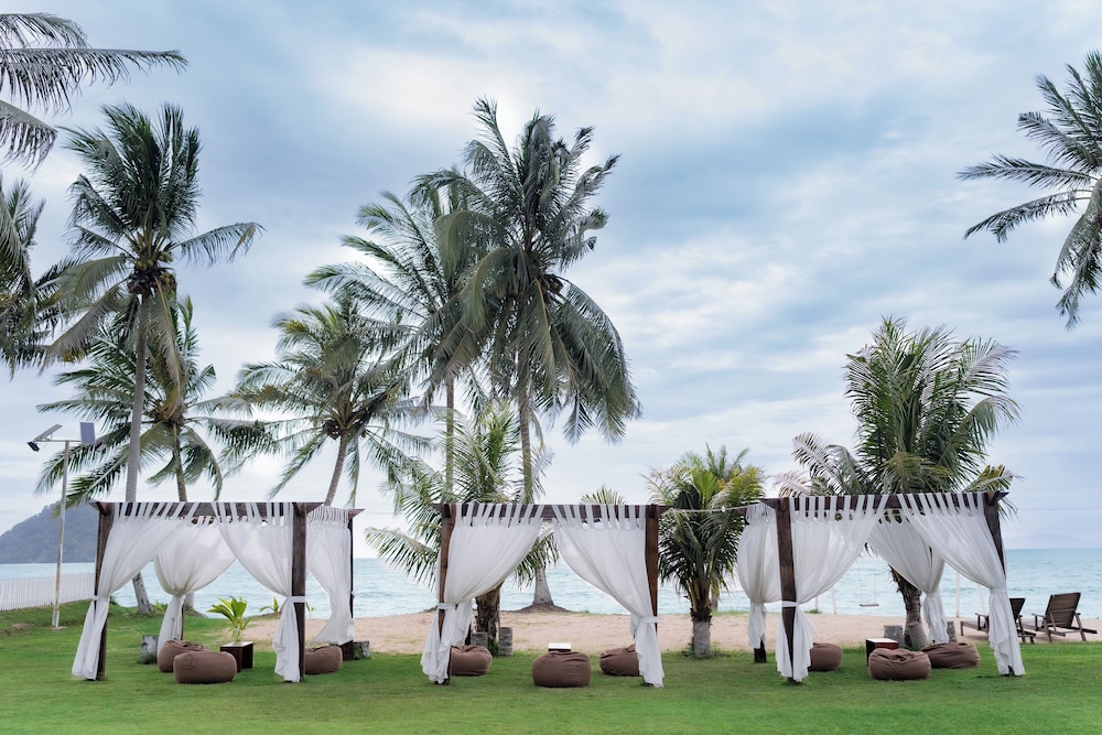 Langkah Syabas Beach Resort 47/51