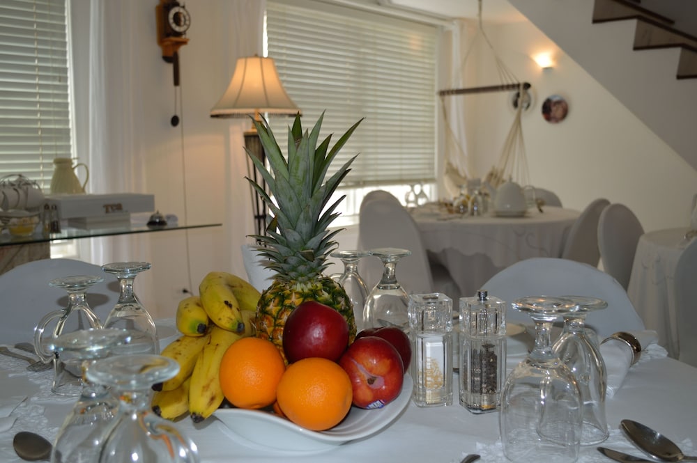 Adonai Hotel Boutique Bed And Breakfast 72/93