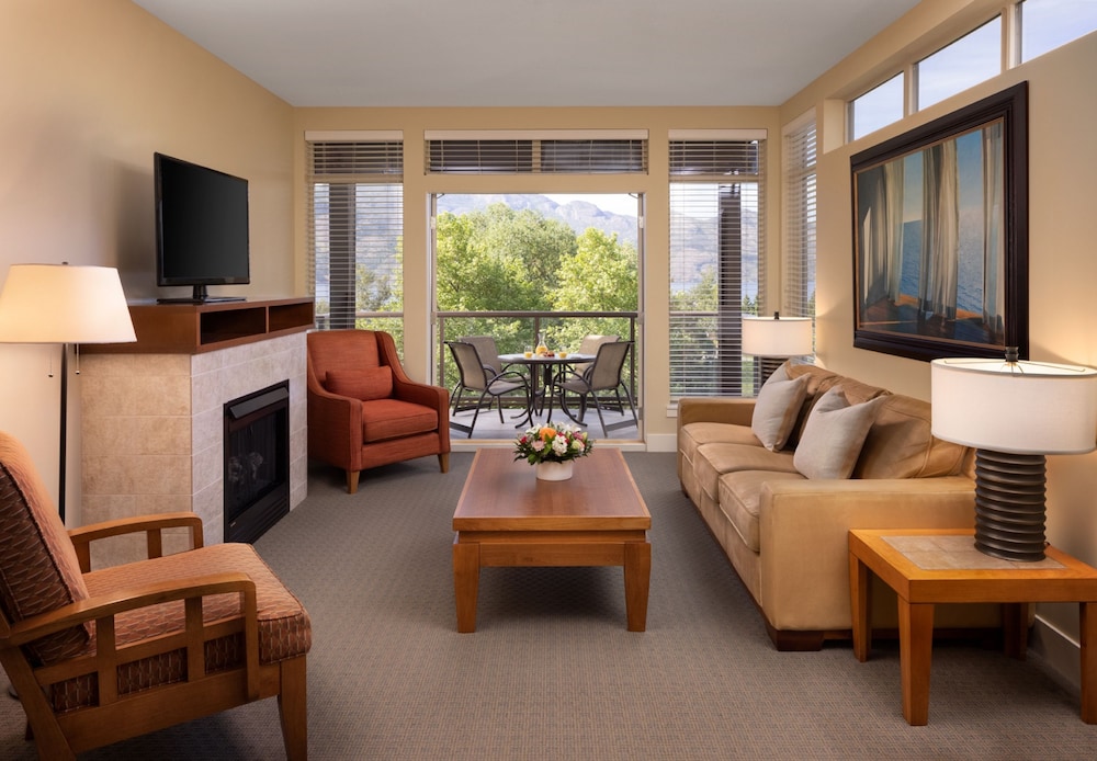 The Cove Lakeside Resort 42/68