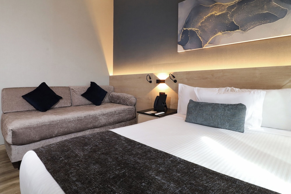 ROOM, QUEEN BED, BATHTUB, ACCESSIBLE