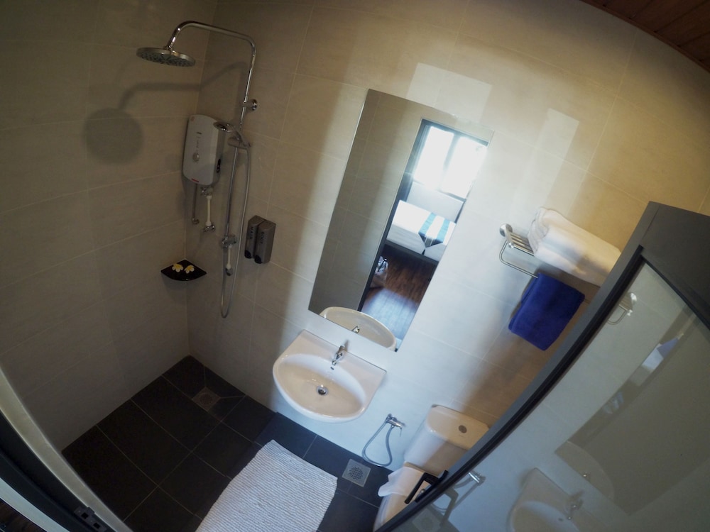 B Street Hotel 26/52