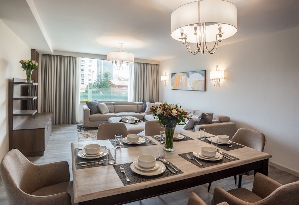 YAYA TOWERS AND HOTEL 34/45