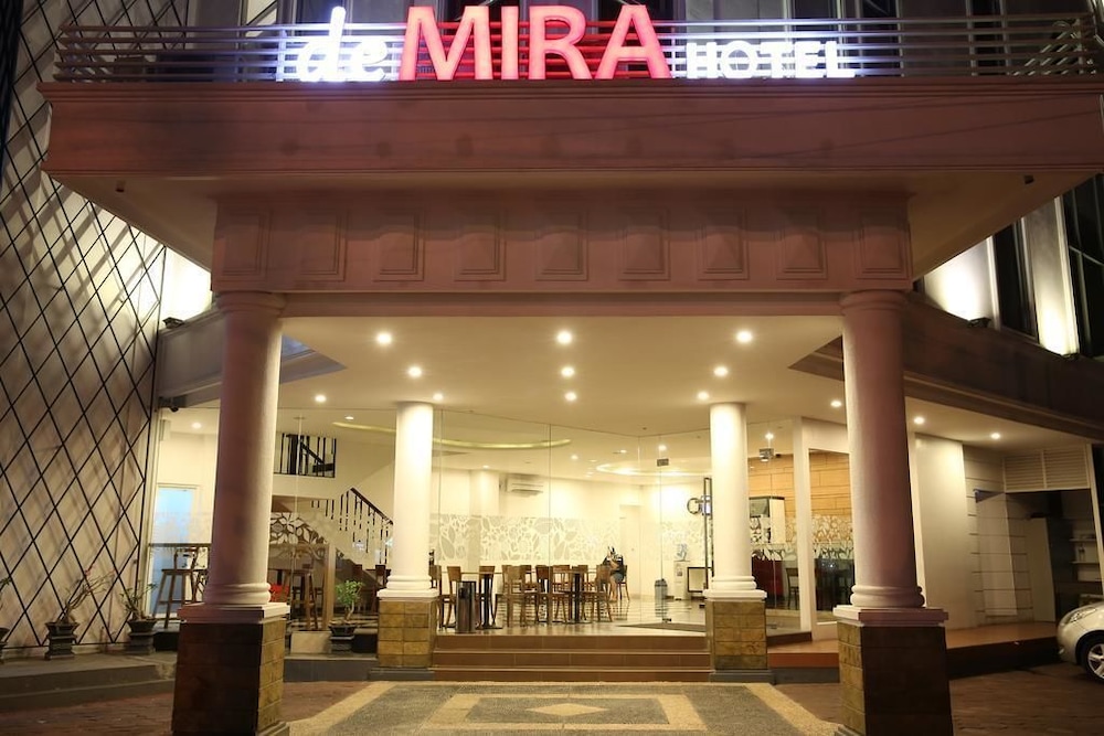 deMira Hotel Gubeng Surabaya 4/26