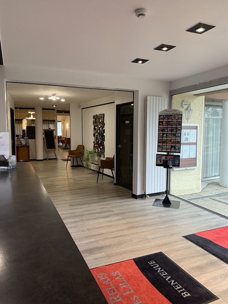 HOTEL AU RELAIS DES LILAS 4/24