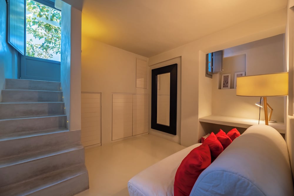 2 BEDROOMS, VILLA, 2 KING BEDS, OUTDOOR JETTED TUB, SOFA, PRIVATE POOL
