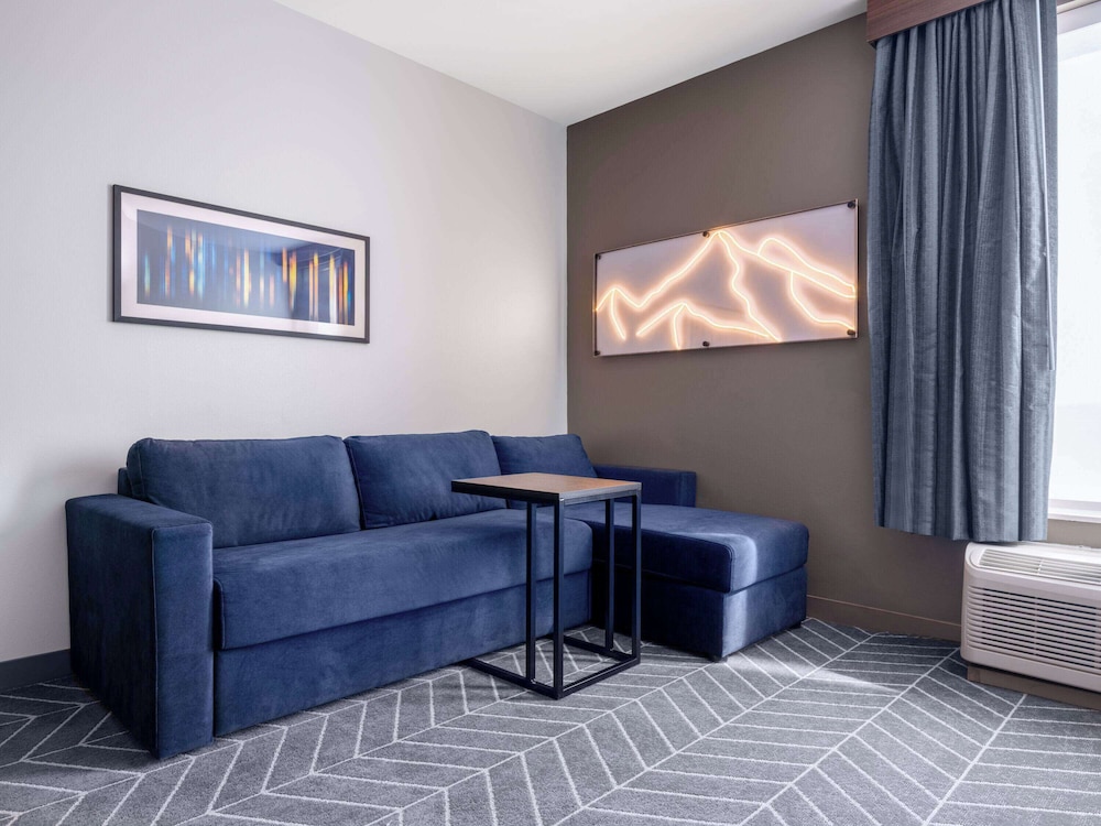La Quinta Inn and Suites by Wyndham Chelsea 19/35
