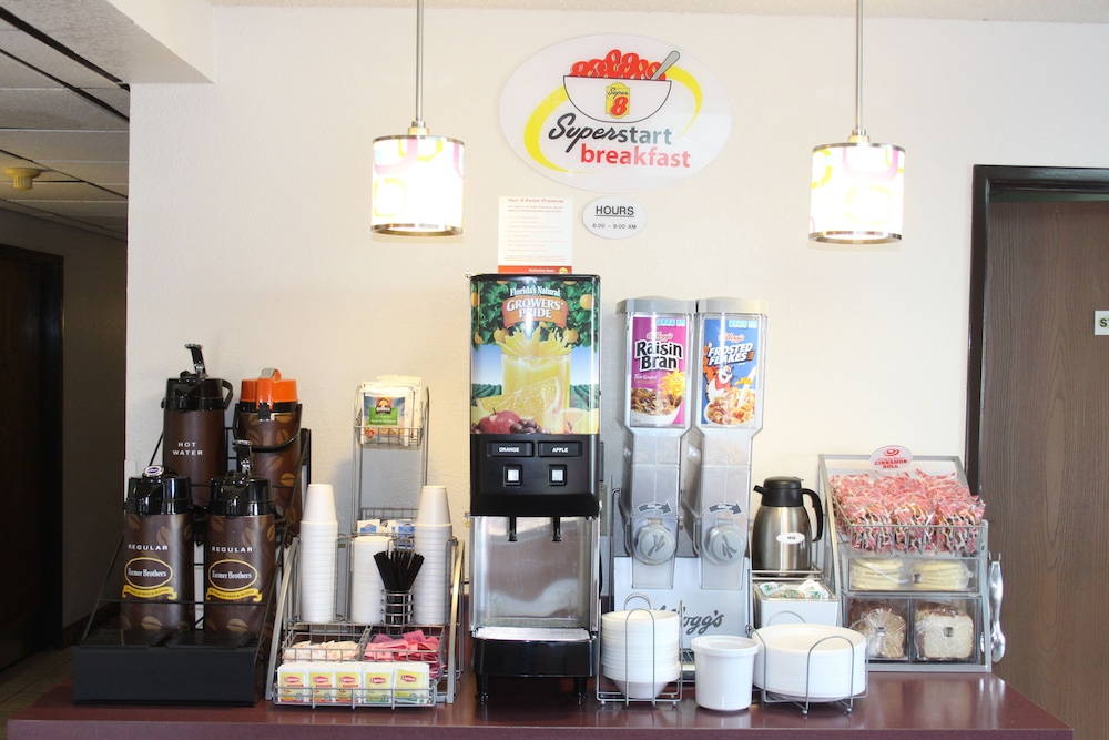 Super 8 by Wyndham Newport News/Jefferson Ave. 28/36