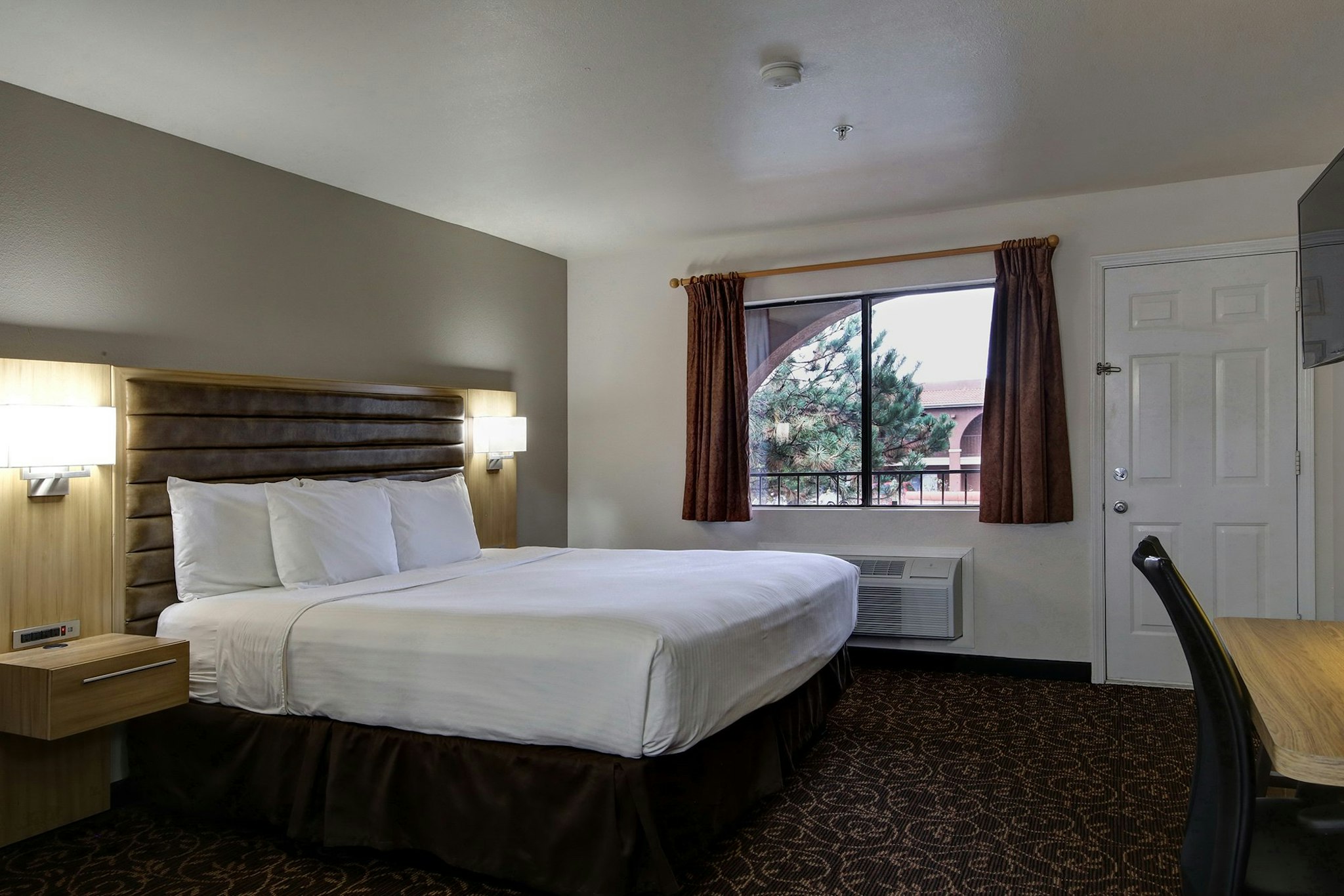 ROOM, KING BED, ACCESSIBLE