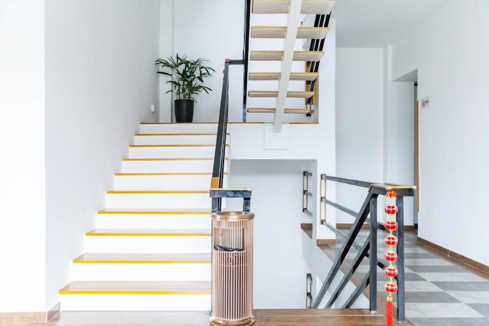 Z-Up Boutique Hotel 28/50