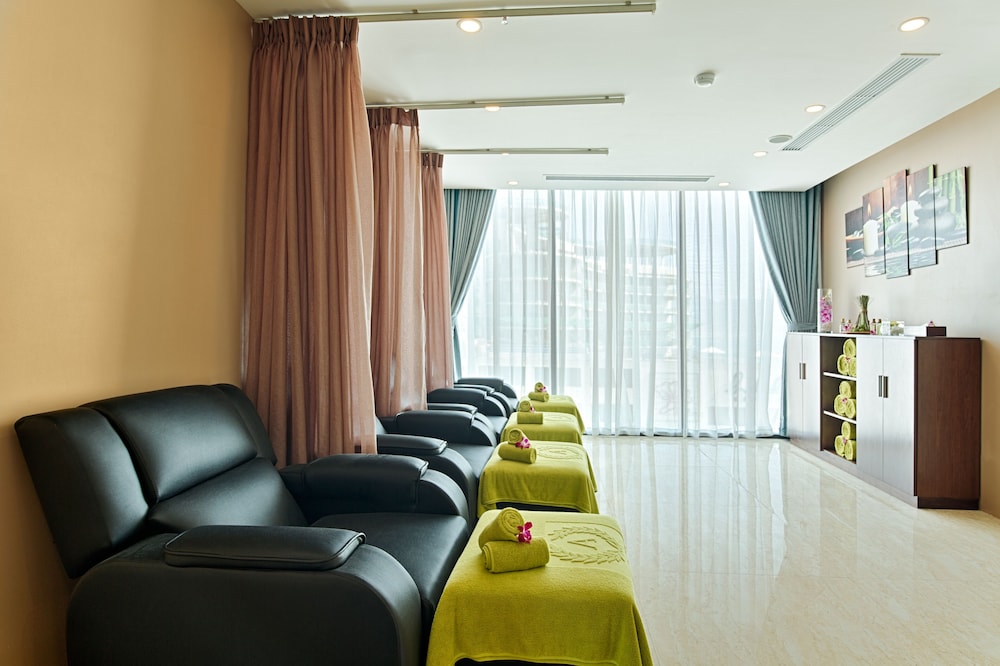 Yarra Ocean Suites Danang 38/58