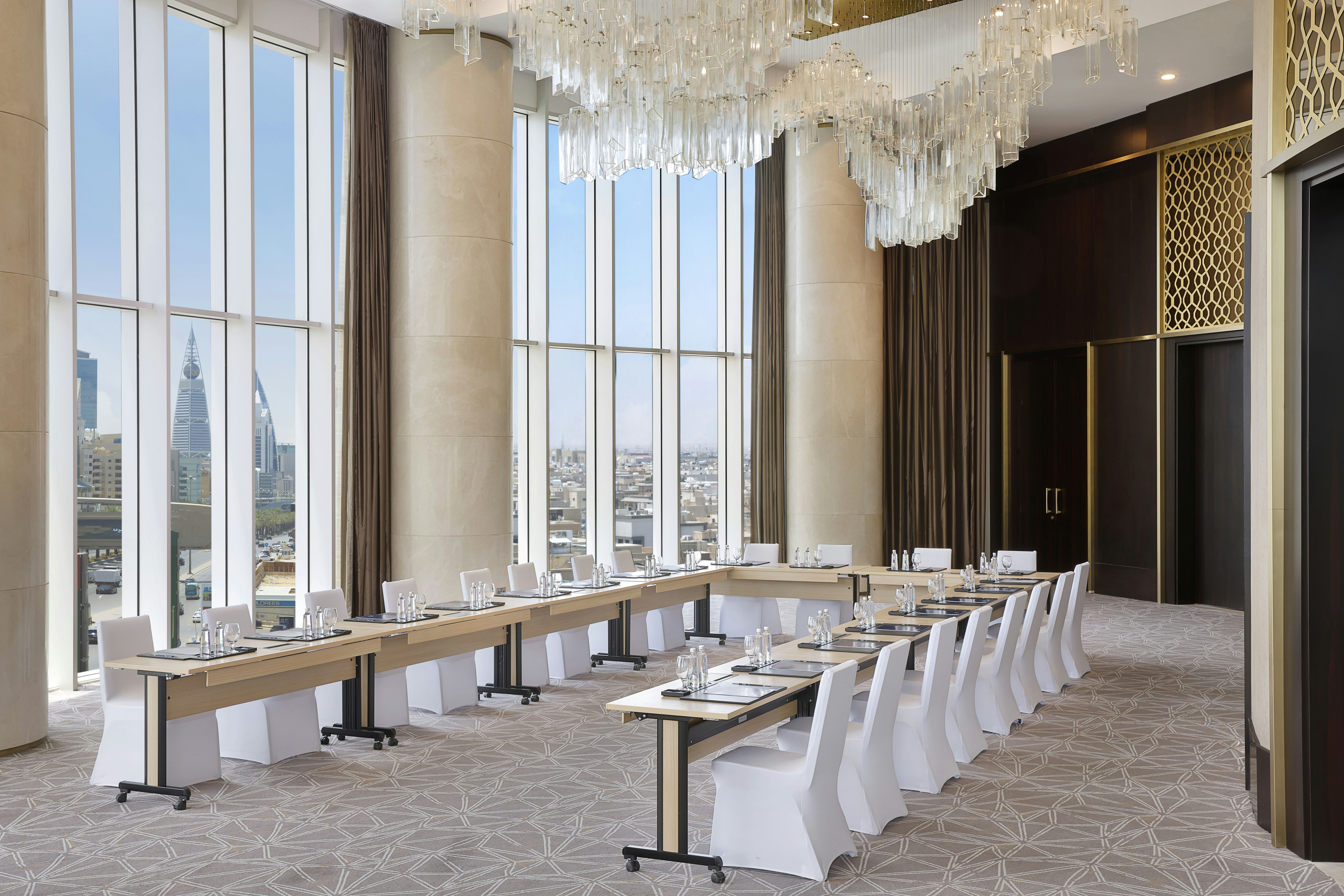 هيلتون الرياض العليا(Hilton Riyadh Olaya) 32/57