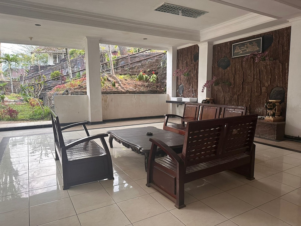 Hotel O Puncak Bogor Near Taman Safari Formerly Alam Hegar 49/50