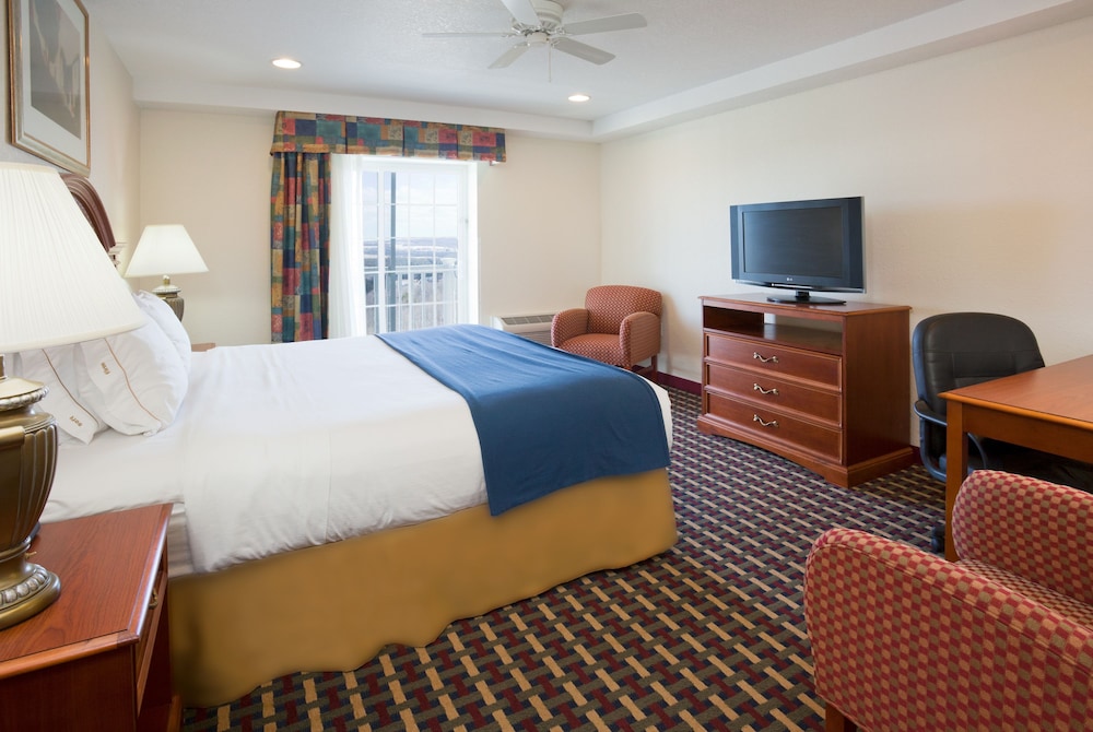 Holiday Inn Express Hotel And Suites Petoskey 24/61