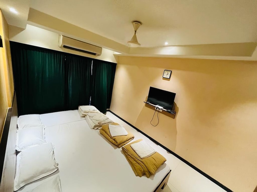 3 BEDROOMS, DELUXE