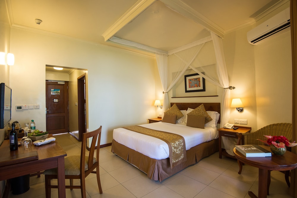 White Sands Resort and Conference Centre 20/50