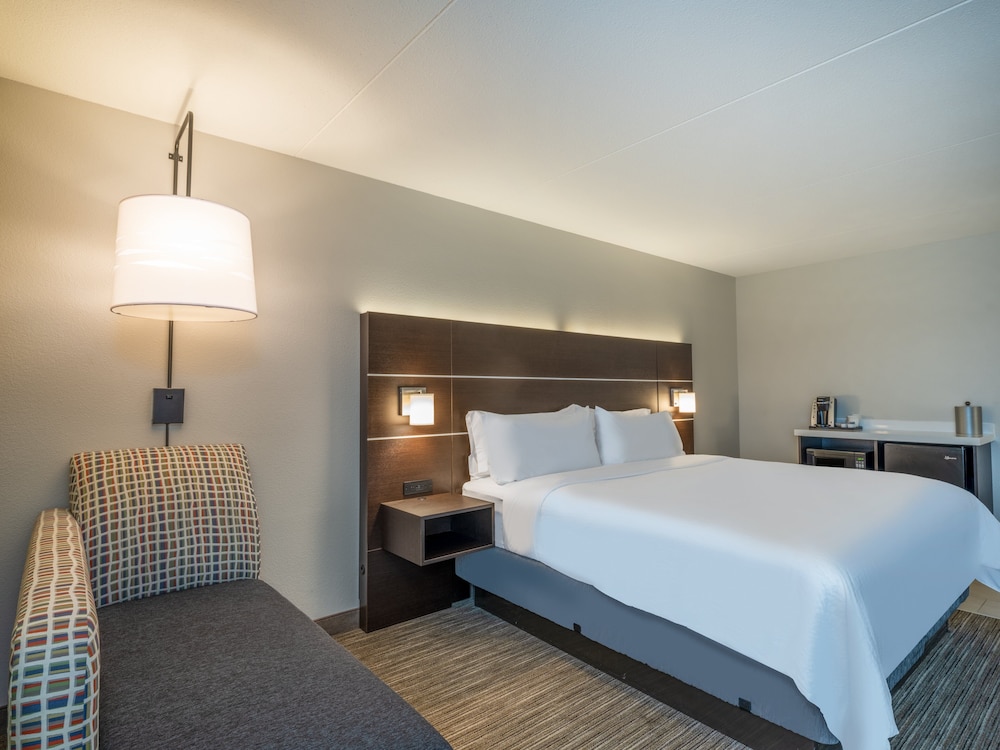 Holiday Inn Express Minneapolis West Plymouth 17/52