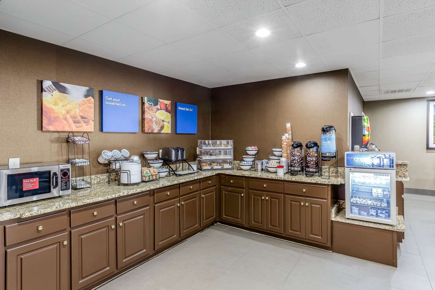 Comfort Inn & Suites Dalton West 21/23