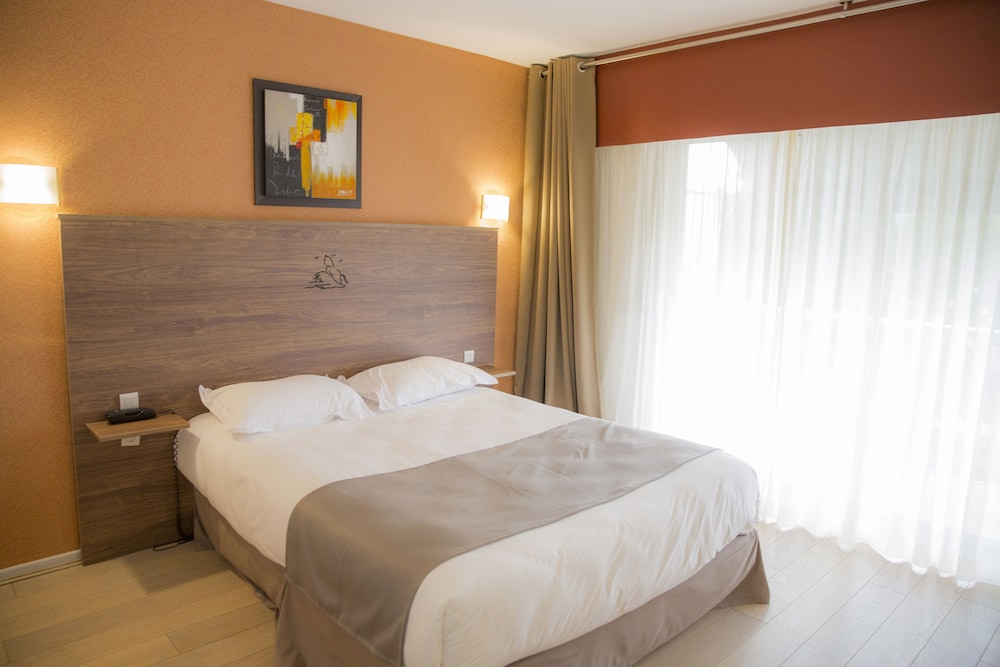 ARC HOTEL SUR MER 8/62