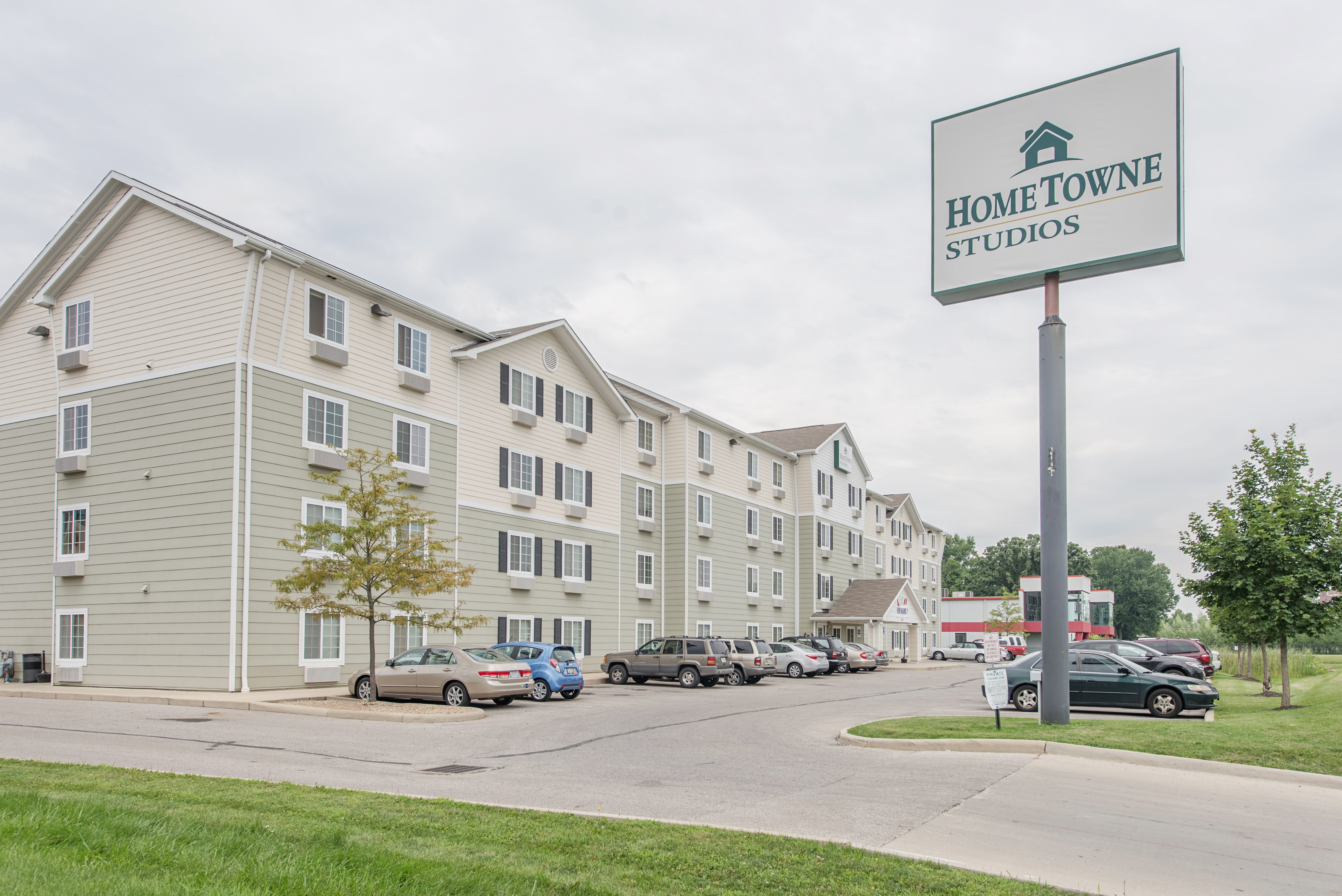 HomeTowne Studios by Red Roof Columbus 42/47