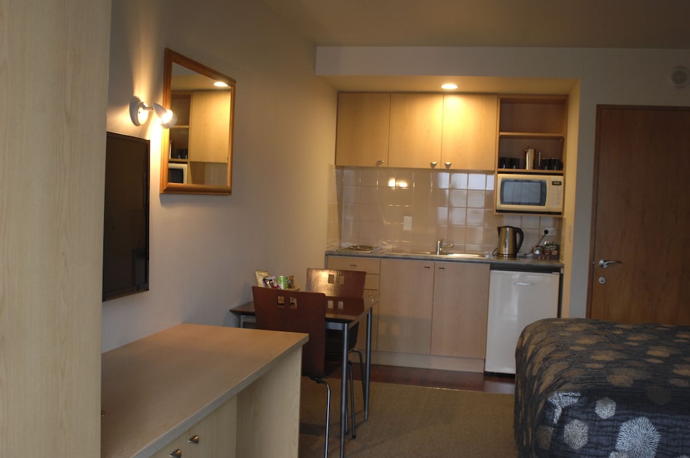 295 On Tay Motel 34/51