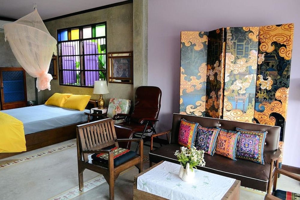 BANG LUANG HOUSE BANGKOK 27/70