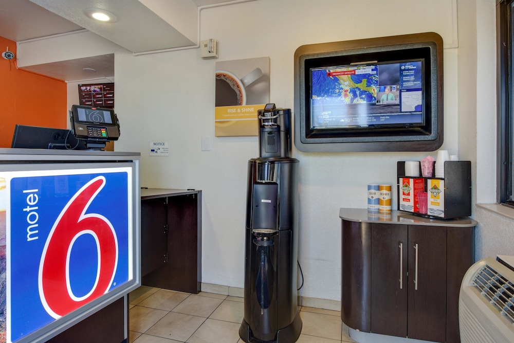 Motel6 Tempe, AZ - Broadway - ASU 16/63