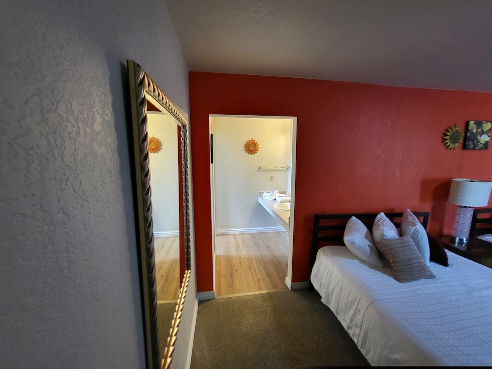 Rose's Motel 17/50