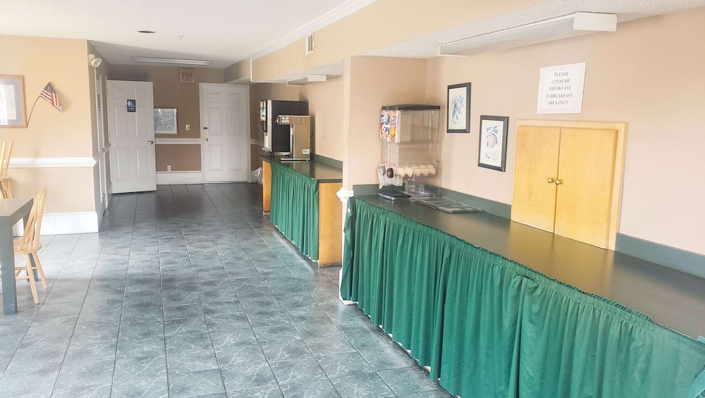 Magnuson Hotel Marietta 7/46