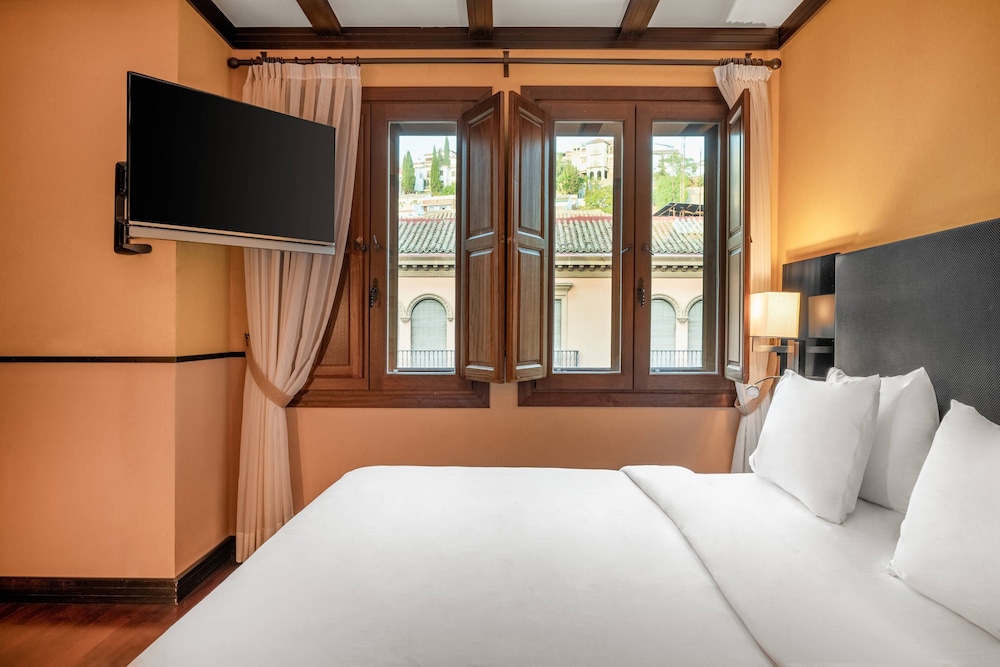 Hotel Palacio de Santa Paula Autograph Collection 23/42