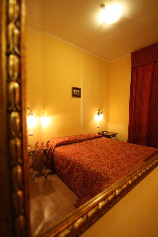 Hotel Cherubini 13/23