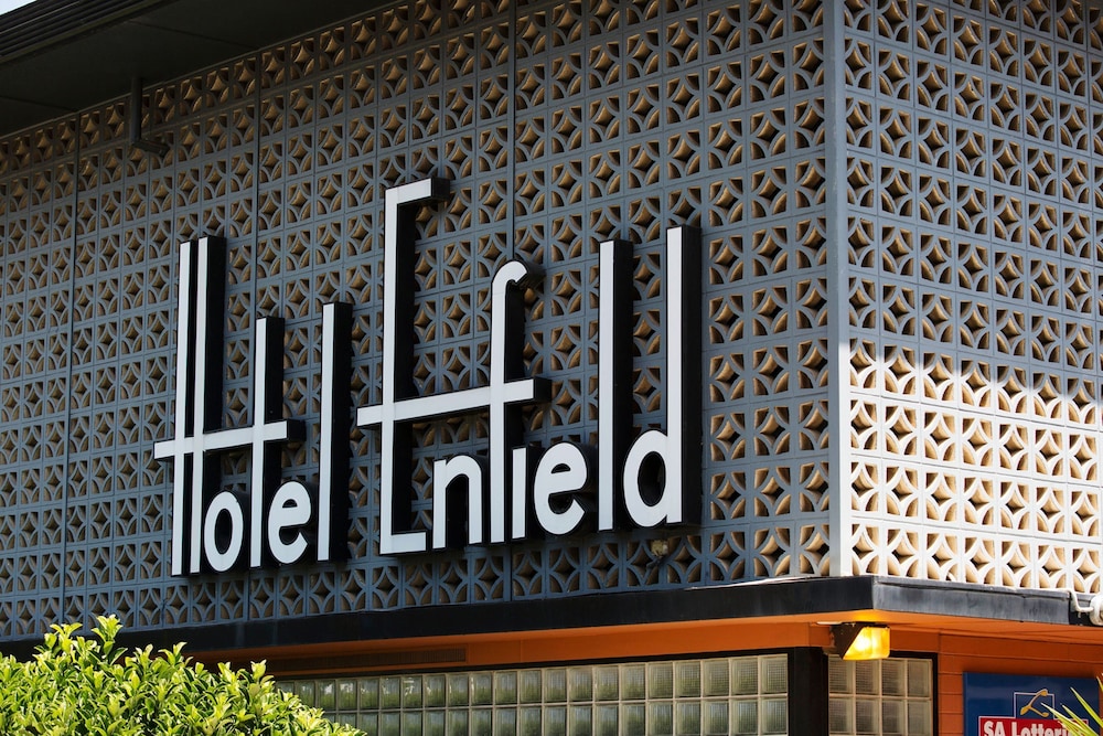 Enfield Hotel 2/55