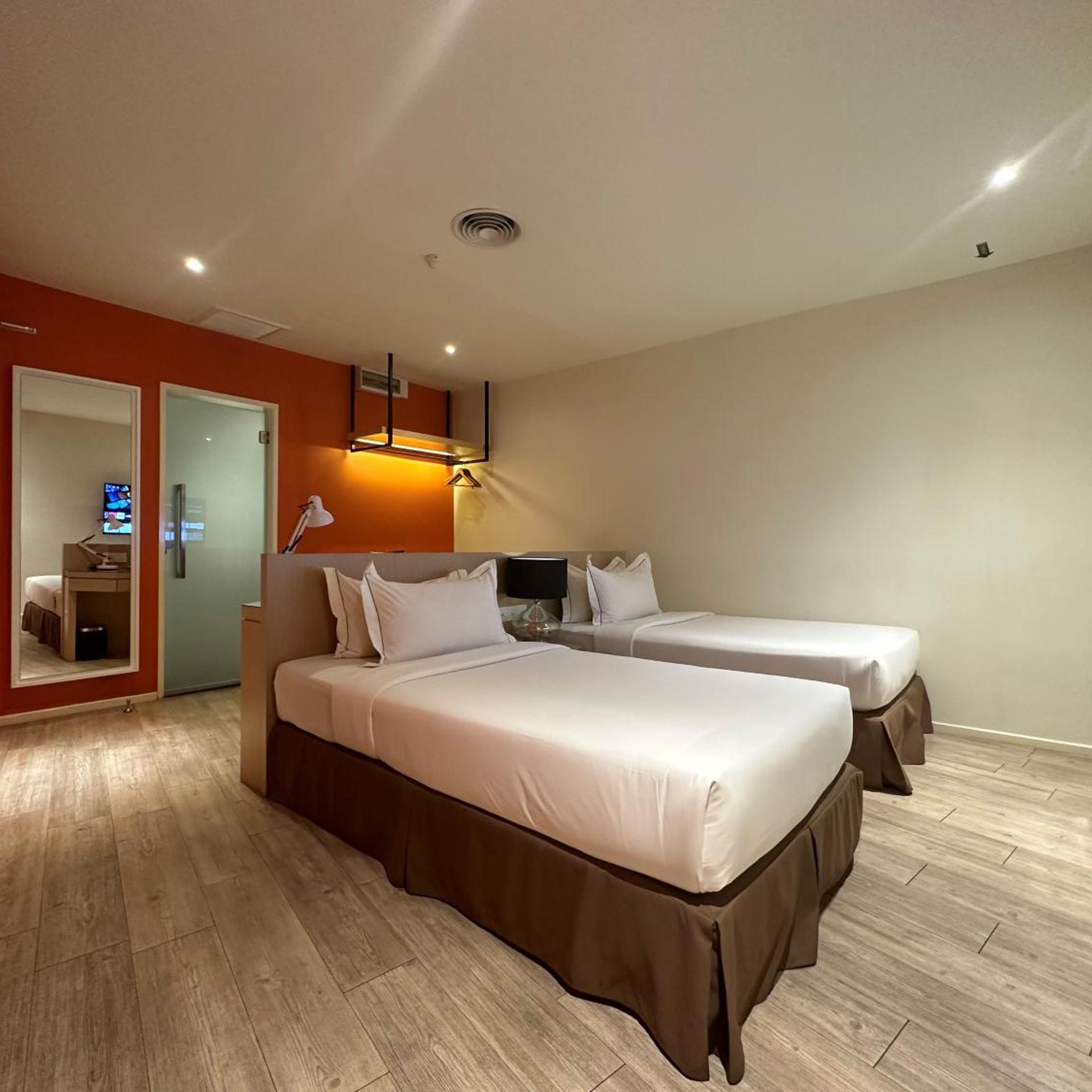 Deluxe, Twin Beds, No Window