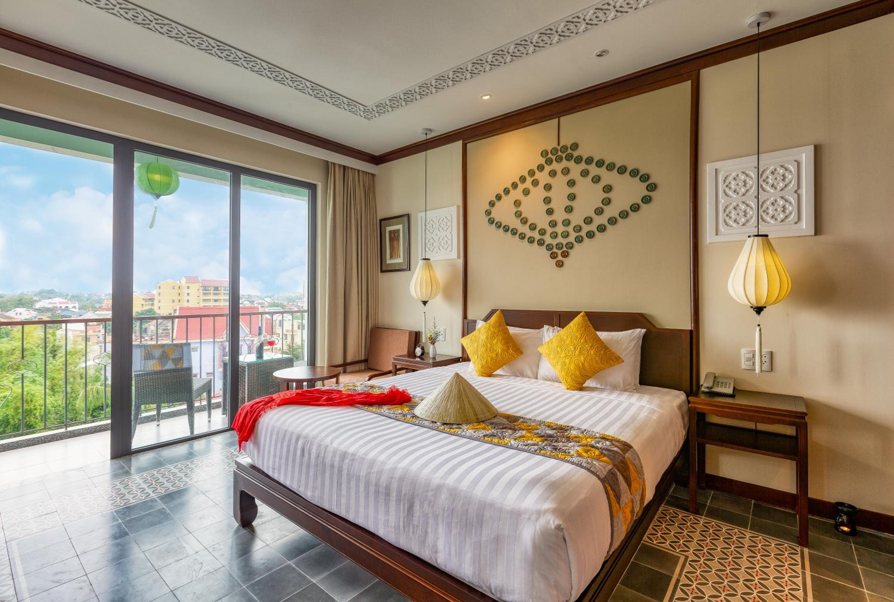 Junior Suite, Double or Twin Bed, Meadow View, Balcony, Bathtub