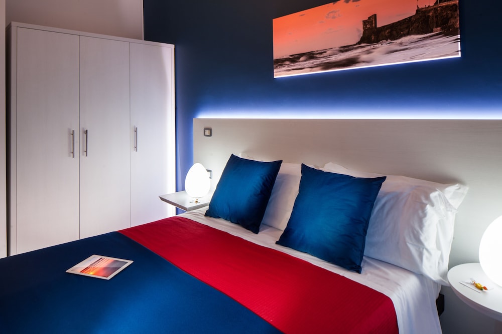 1 Bedroom, Apartment, 1 Double and 1 Single Bed, 2 Murphy Beds