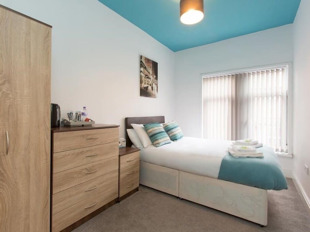 Townhouse @ Westminster Street Crewe 2/6