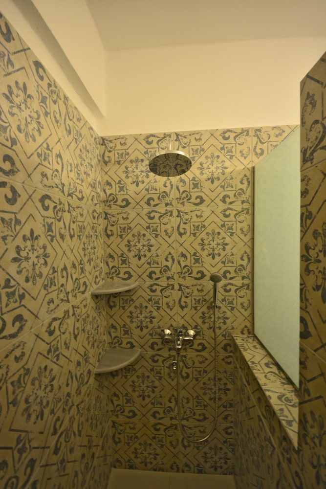 Spiros Soula Hotel 26/84