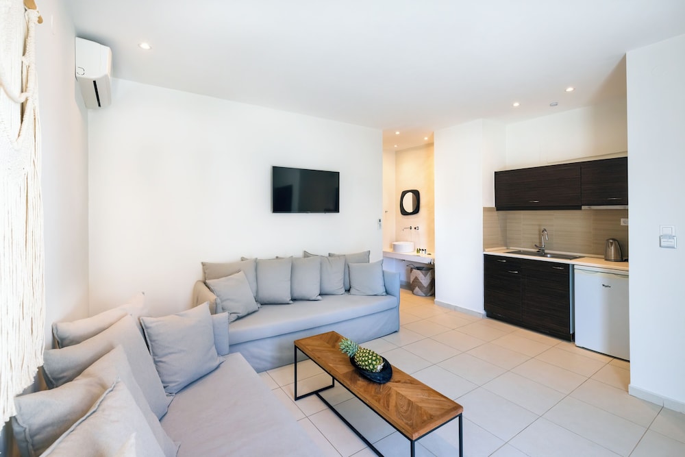 La Stella Suites 50/64