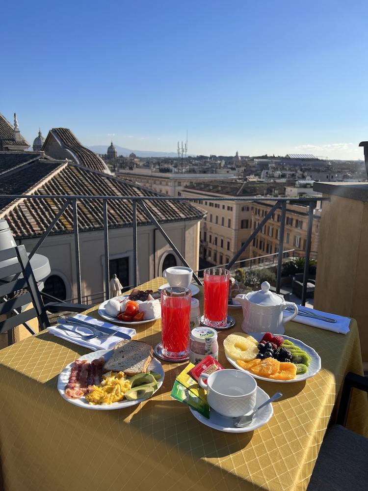 Navona Queen Rooftop 60/73
