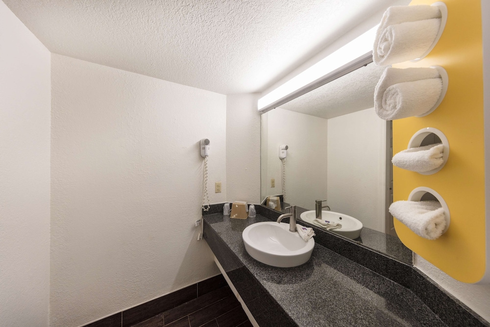 Motel6 Knoxville, TN 26/46