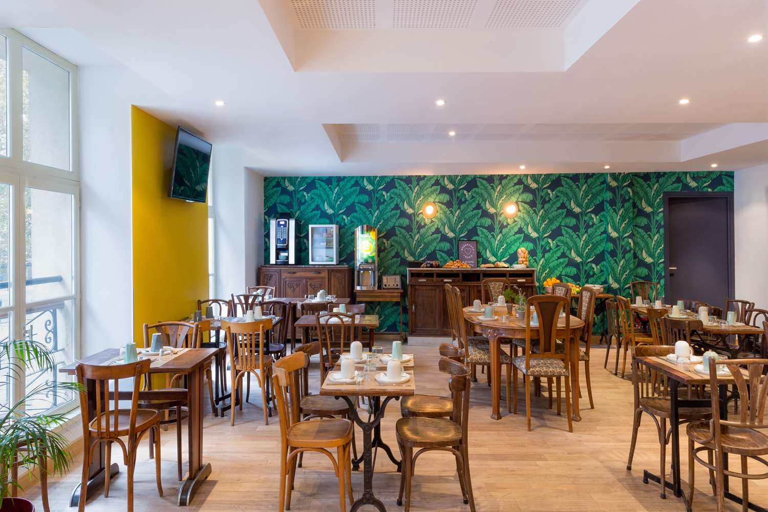 restaurant cafeteria