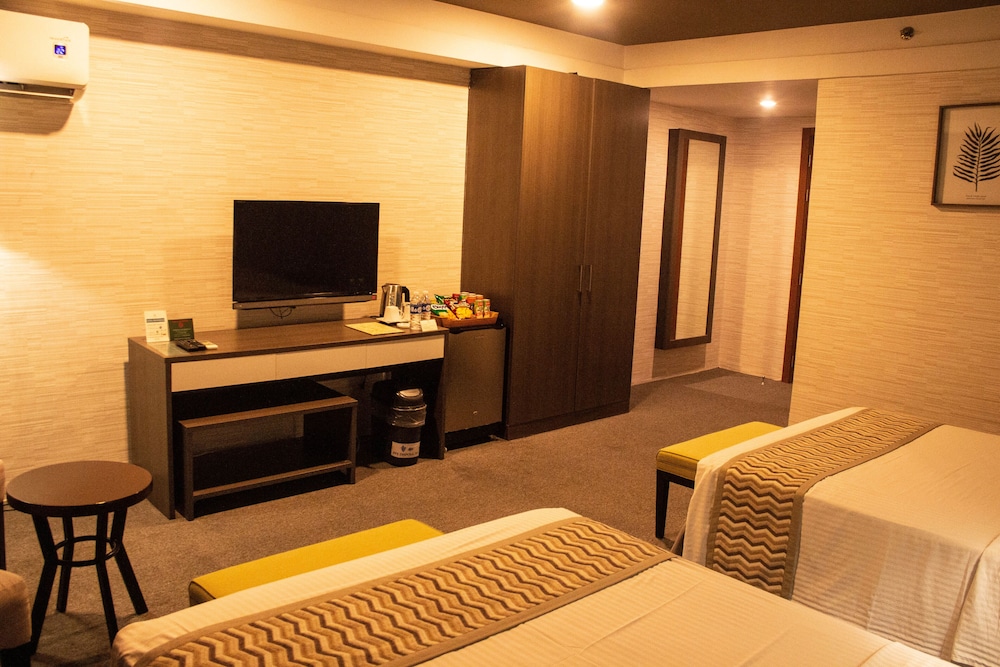 88 Courtyard Hotel 47/52